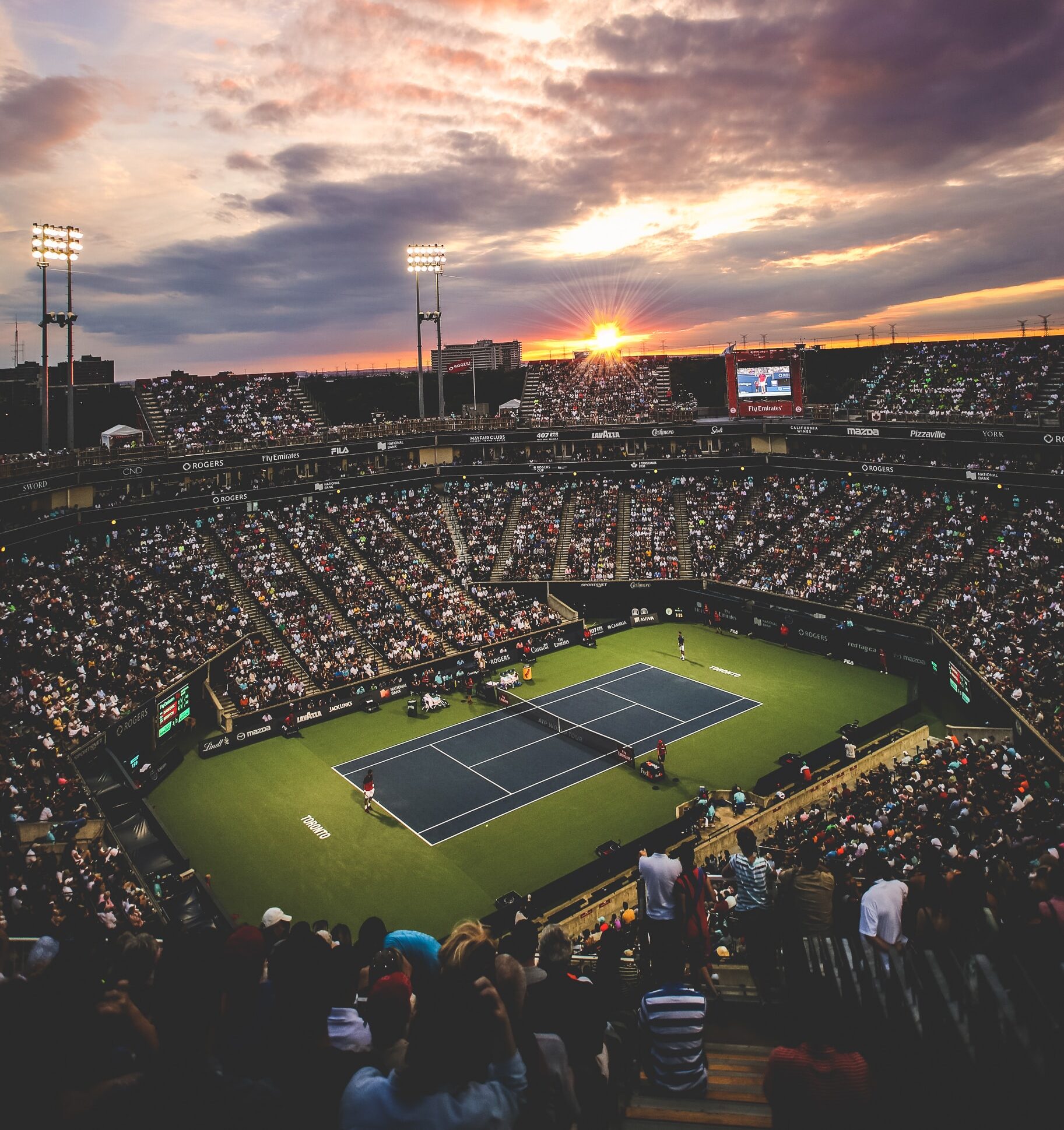 Tennis stadion filled with fans